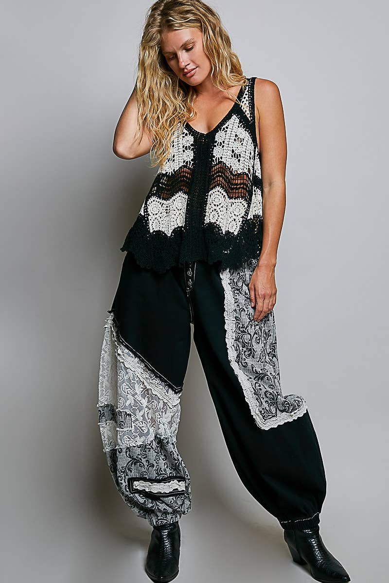 POL Scalloped Crochet V-Neck Sleeveless Top: BLACK MULTI / One Size